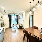 Comfortable Spacious Two Bedroom Near Keangnam, Dcapital And Marriot Hotel