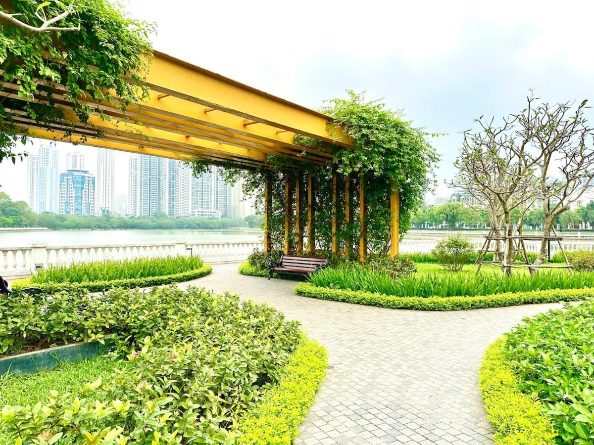 Comfortable Spacious Two Bedroom Near Keangnam, Dcapital And Marriot